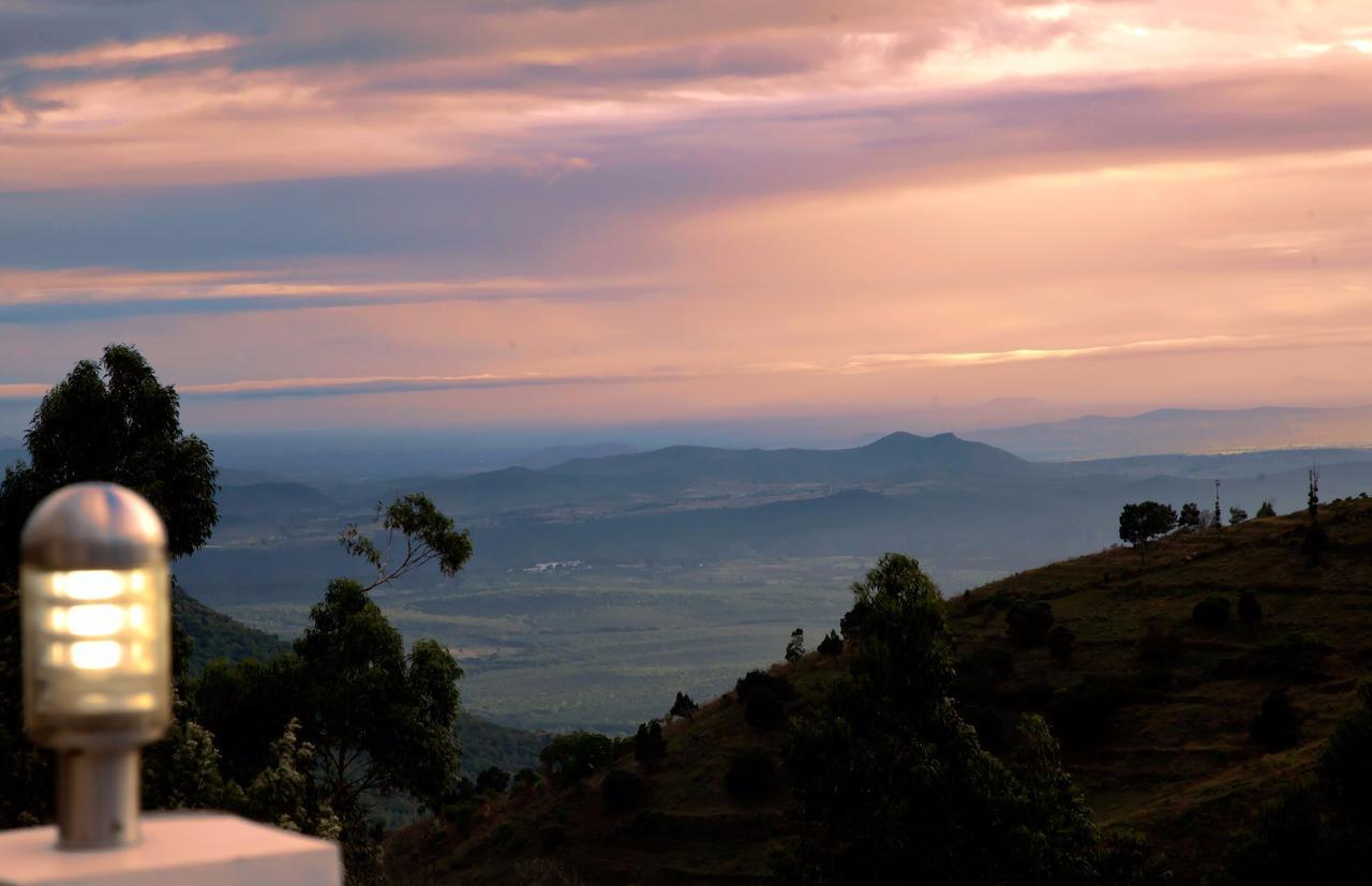 Mount N Mist Hotel Ooty Buitenkant foto